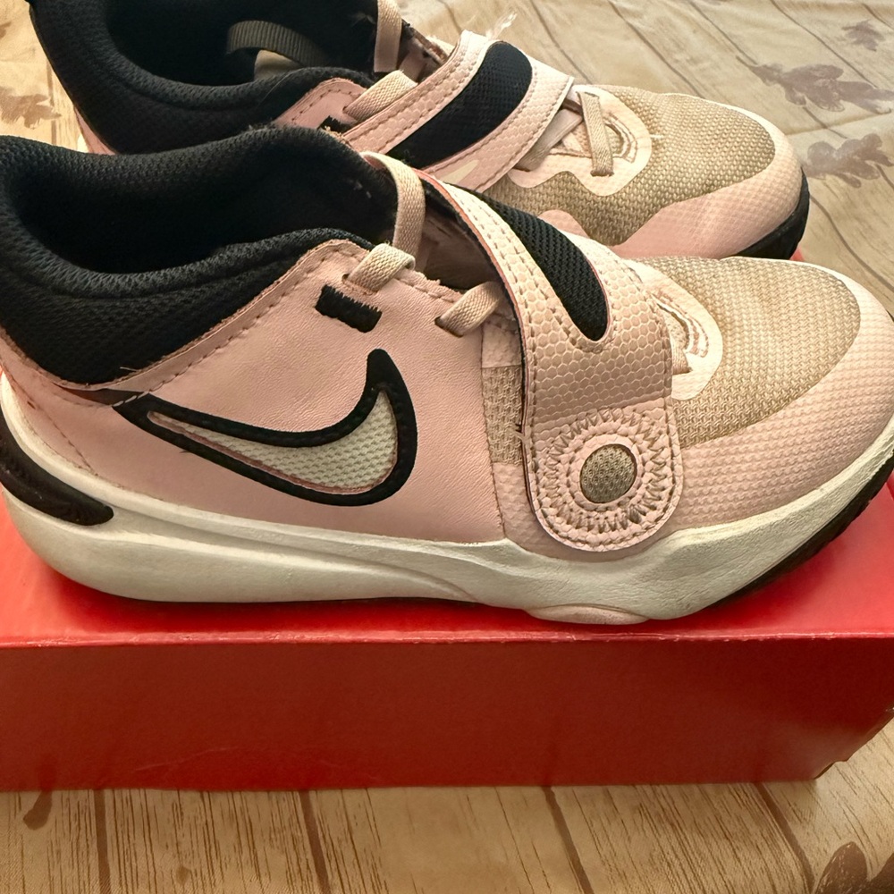 Nike sneakers, little girl size 13, pink
